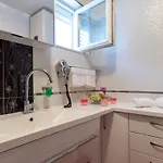 Apartment Viva La - Two-bedroom With Shared Pool *