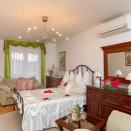 Viva La - Two-bedroom With Shared Pool Apartment Cavtat