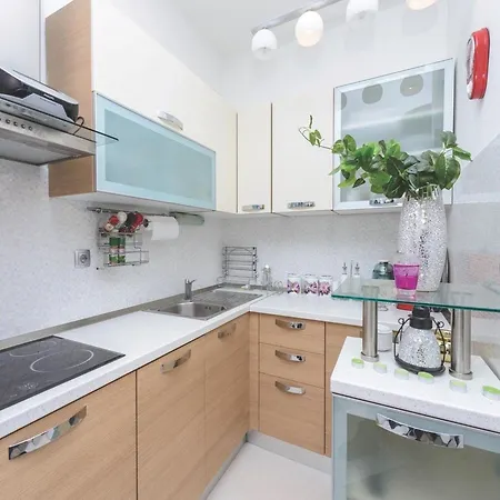Viva La - Two-bedroom With Shared Pool * 챠브타트