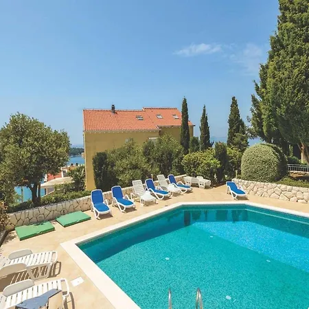아파트 Viva La - Two-bedroom With Shared Pool