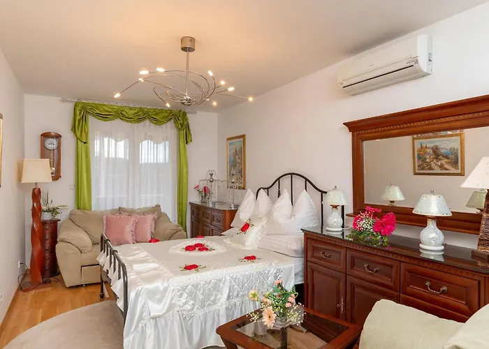 Viva La - Two-bedroom With Shared Pool Apartment Cavtat
