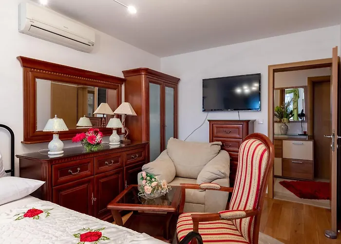 Apartment Viva La - Two-bedroom With Shared Pool