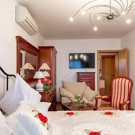 아파트 Viva La - Two-bedroom With Shared Pool