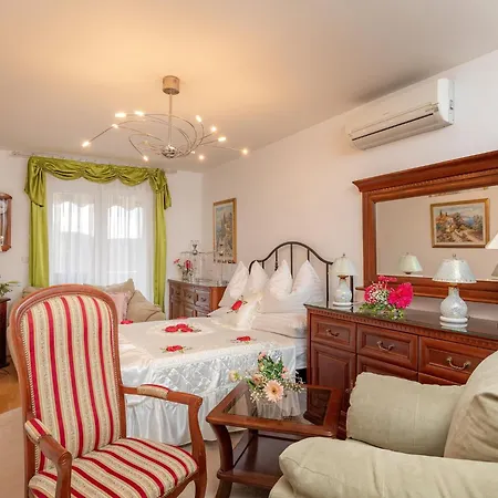 Viva La - Two-bedroom With Shared Pool * Cavtat
