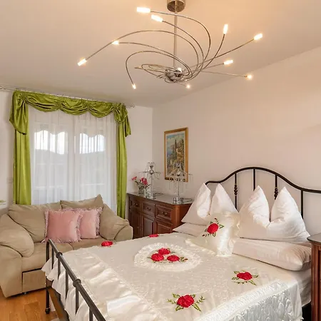 Viva La - Two-bedroom With Shared Pool * 챠브타트