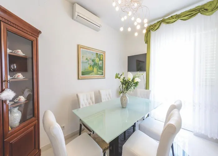 Viva La - Two-bedroom With Shared Pool 아파트 *