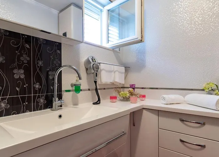 아파트 Viva La - Two-bedroom With Shared Pool *