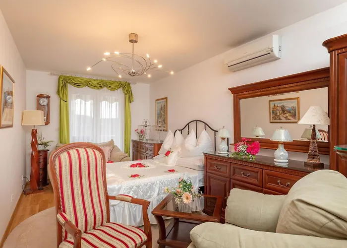 Viva La - Two-bedroom With Shared Pool * 챠브타트